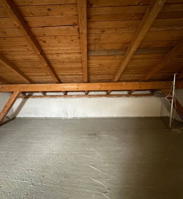 baumangement-hp-immobilienmanagement-hanspeter-rass-dachboden-schlafzimmer-neu-vorher